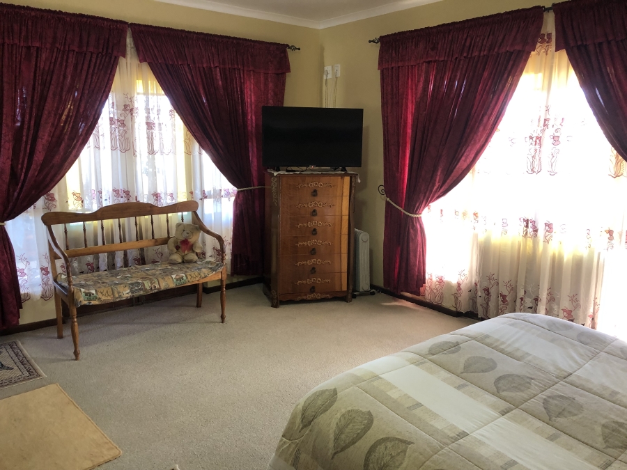 4 Bedroom Property for Sale in Gustrouw Western Cape